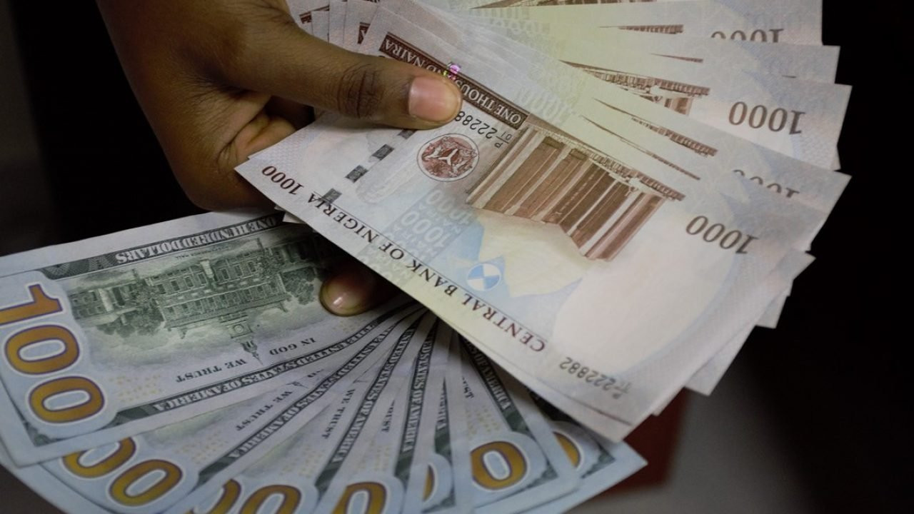 Naira weakens further against dollar, exchanges at N434.75