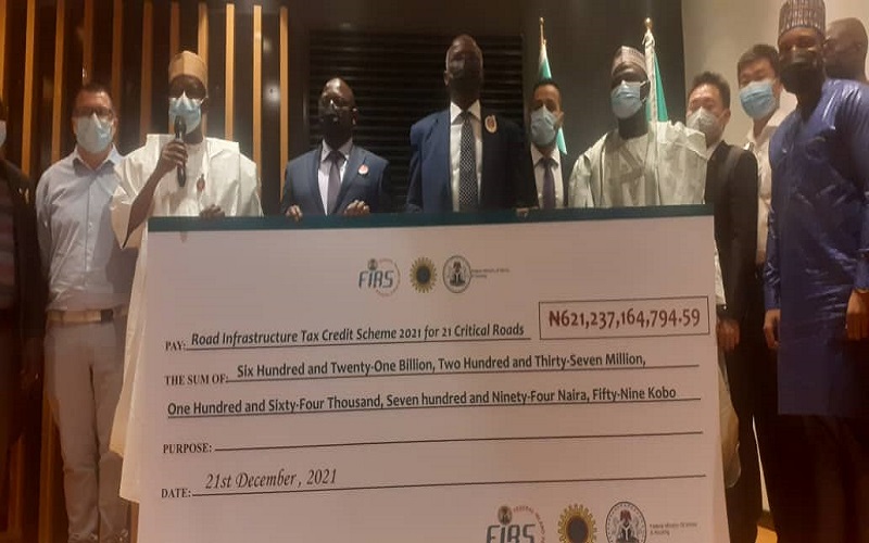 NNPC presents N621bn cheque for rehabilitation of 21 roads